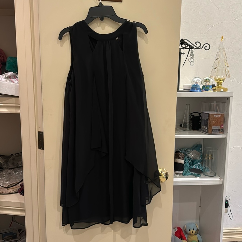 Little flowing black dress